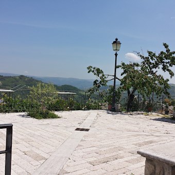 Piazzetta in via forno castello